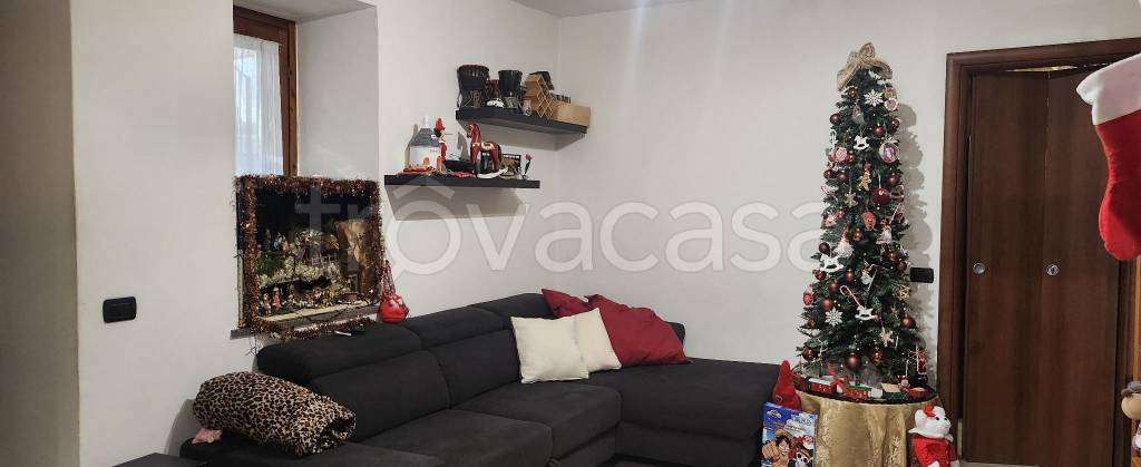 appartamento in vendita a Carugo