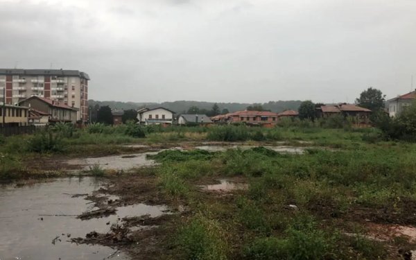 terreno edificabile in vendita a Carugo