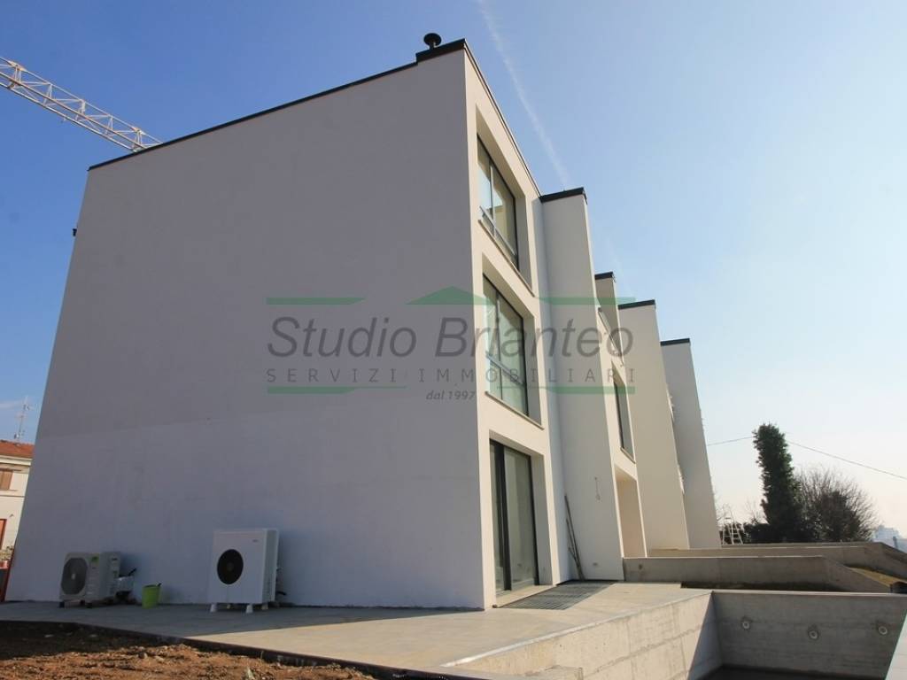 casa indipendente in vendita a Carugo