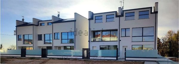 casa indipendente in vendita a Carugo