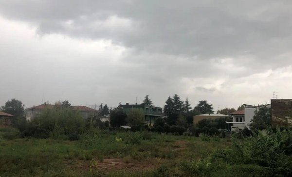 terreno edificabile in vendita a Carugo