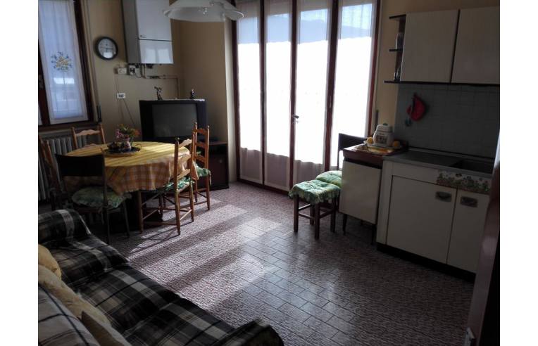 casa indipendente in vendita a Carugo