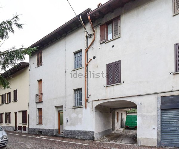 appartamento in vendita a Carugo