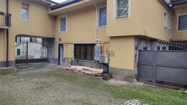 appartamento in vendita a Carugo