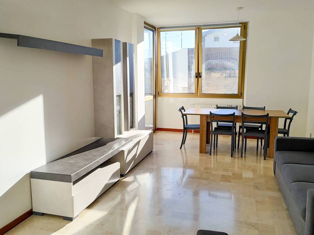 appartamento in vendita a Carugo