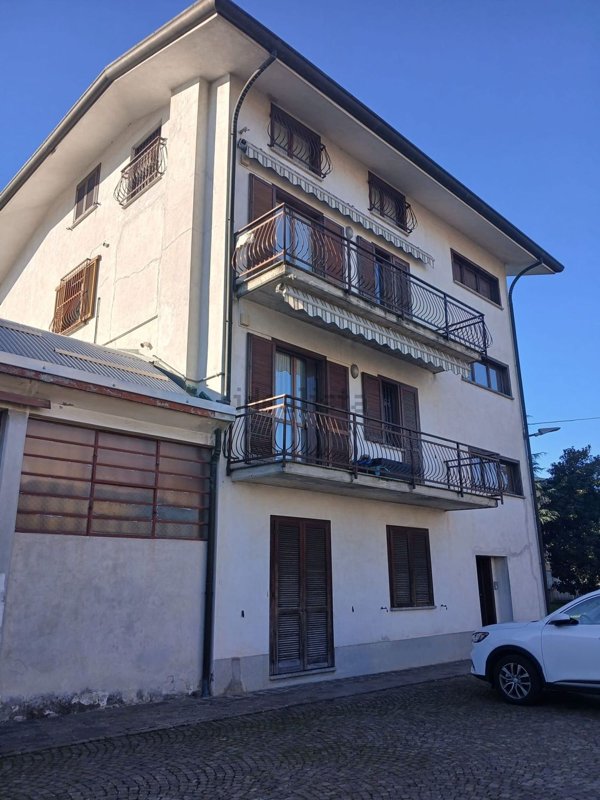 appartamento in vendita a Carugo