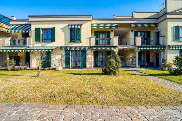 appartamento in vendita a Carugo