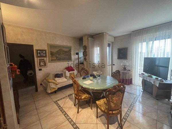 appartamento in vendita a Carugo