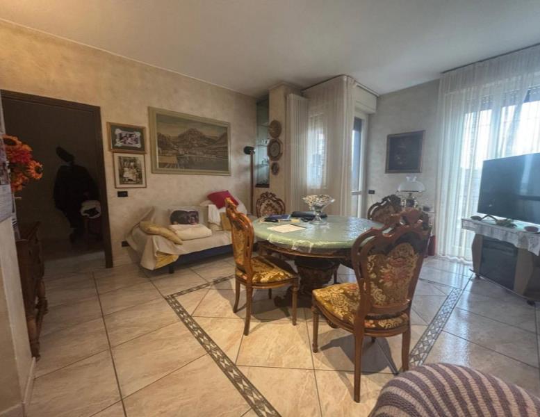 appartamento in vendita a Carugo