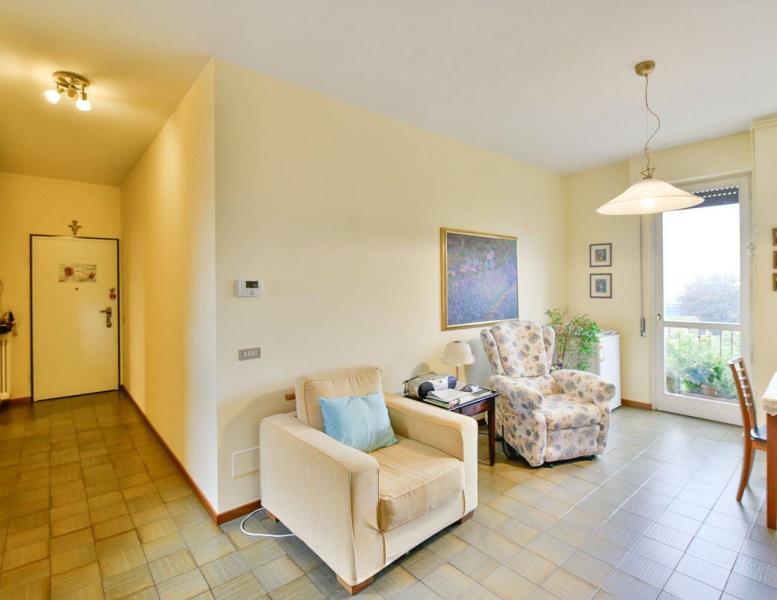 appartamento in vendita a Carugo