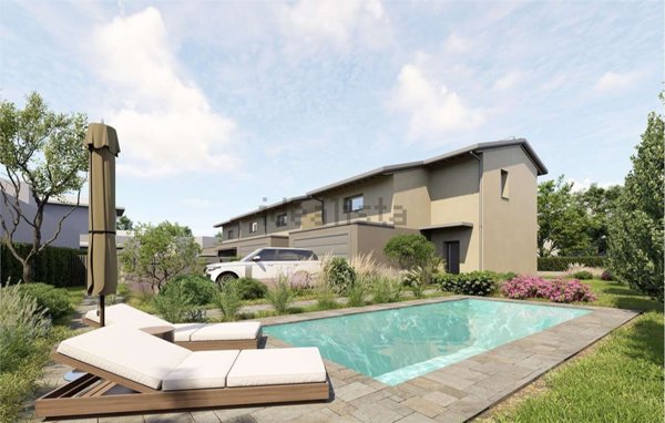 casa indipendente in vendita a Carugo