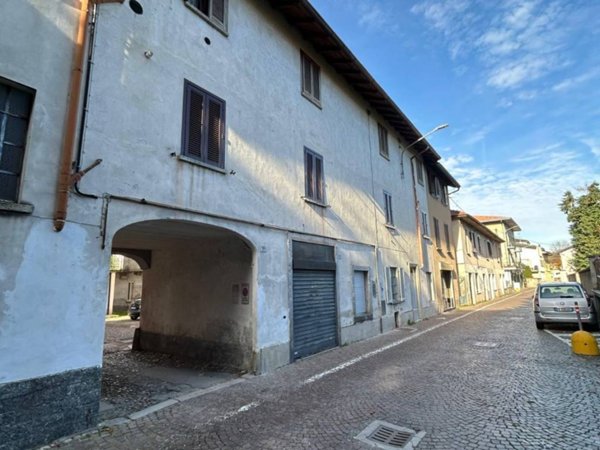 appartamento in vendita a Carugo