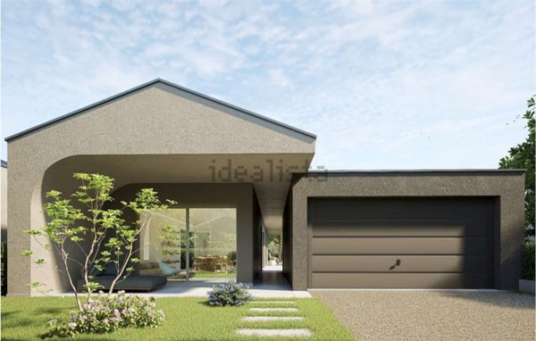 casa indipendente in vendita a Carugo