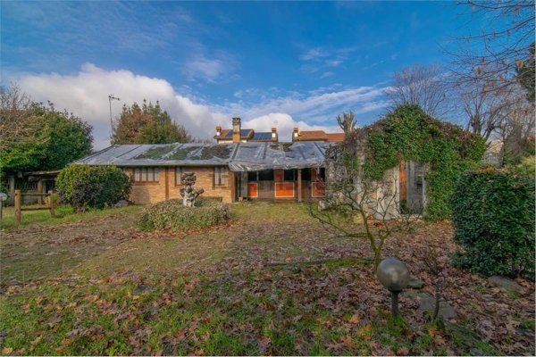 appartamento in vendita a Carugo