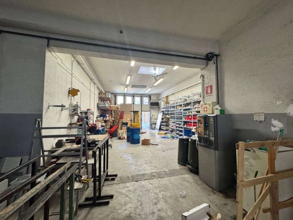 ufficio in vendita a Carugo