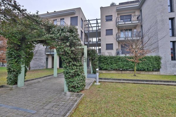 appartamento in vendita a Carugo