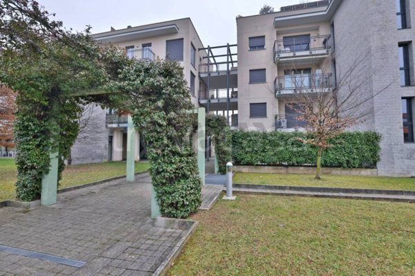 appartamento in vendita a Carugo