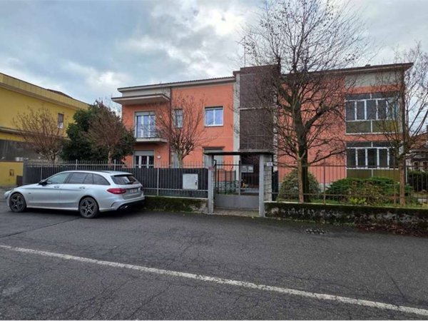 appartamento in vendita a Carugo