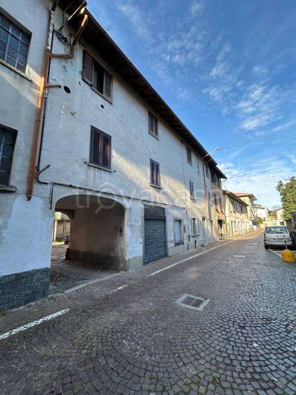 appartamento in vendita a Carugo