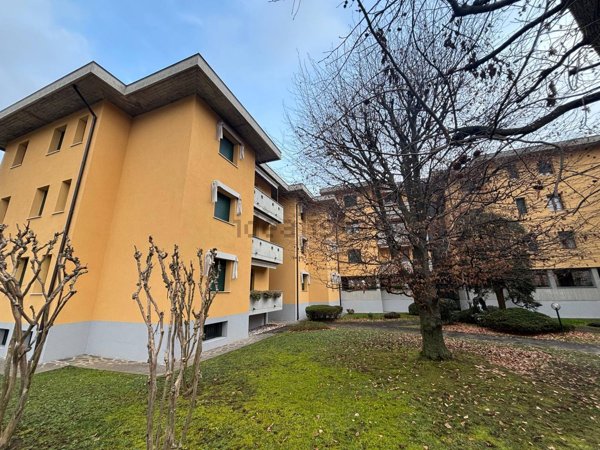 appartamento in vendita a Carugo