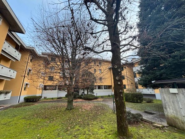 appartamento in vendita a Carugo