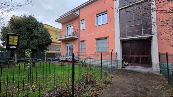 appartamento in vendita a Carugo