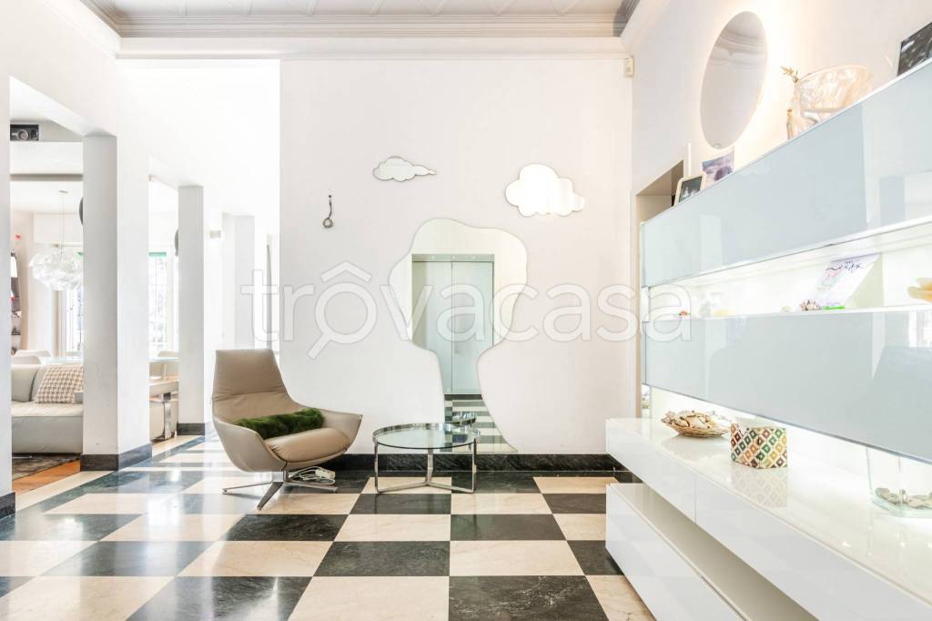 appartamento in vendita a Carugo