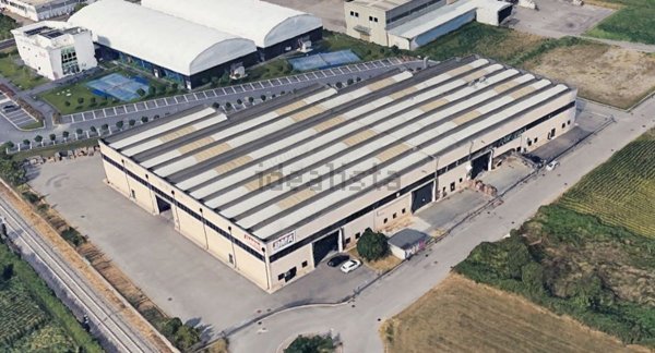 locale di sgombero in vendita a Carugo