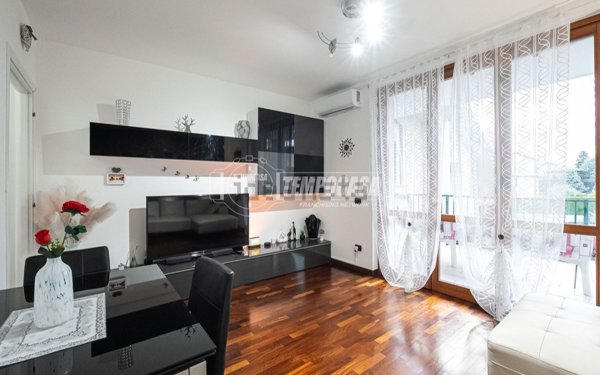 appartamento in vendita a Carugo