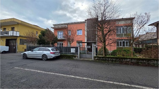 appartamento in vendita a Carugo