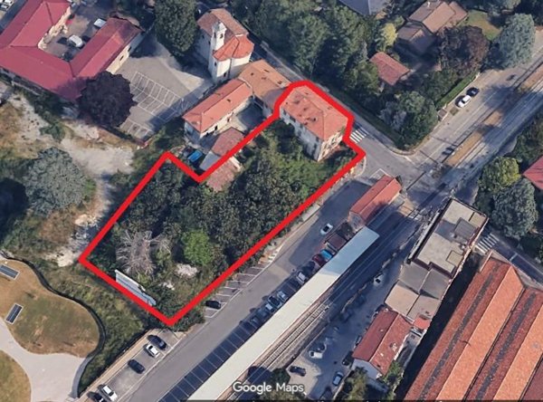 negozio in vendita a Carugo