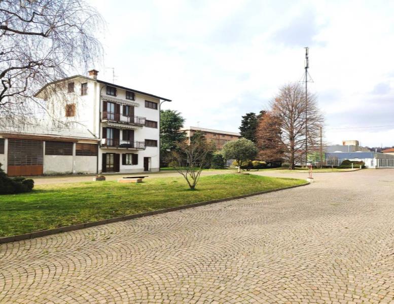 appartamento in vendita a Carugo