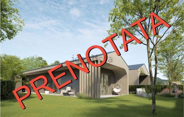 casa indipendente in vendita a Carugo