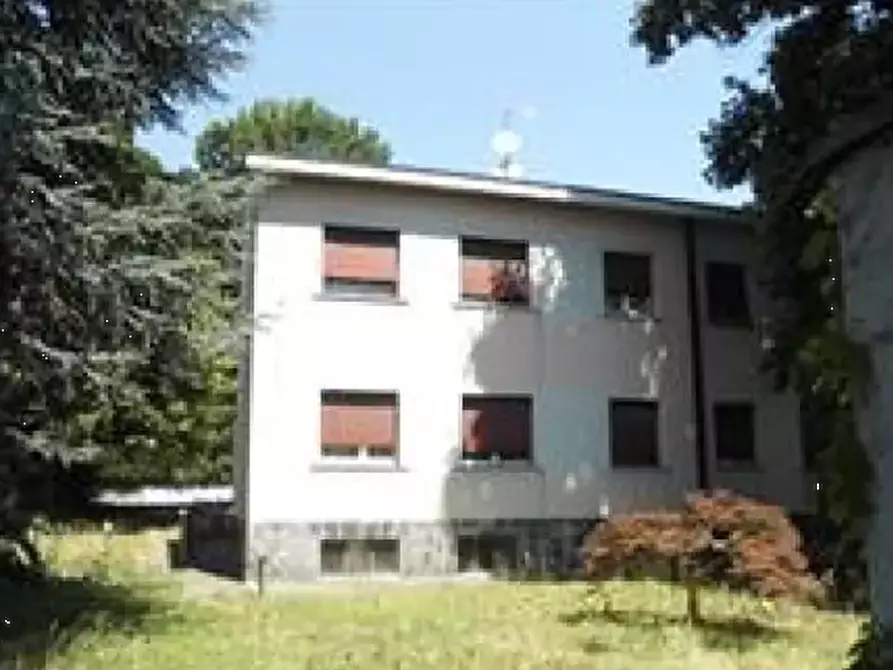 appartamento in vendita a Carugo