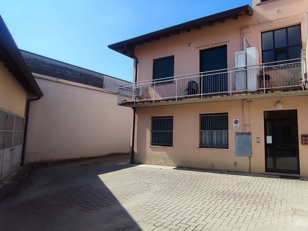 appartamento in vendita a Carugo