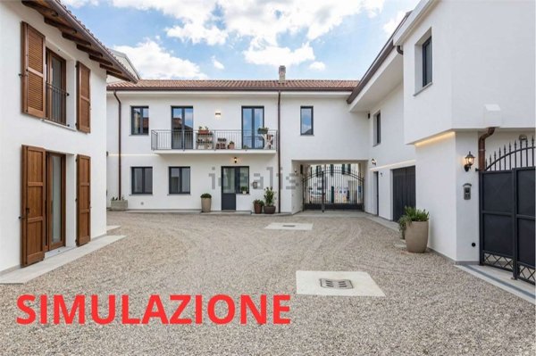 casa indipendente in vendita a Carugo