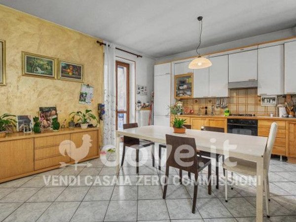 appartamento in vendita a Carugo