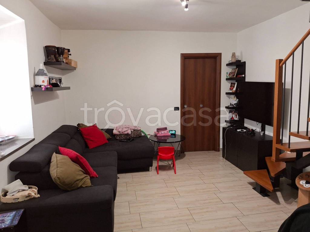 appartamento in vendita a Carugo