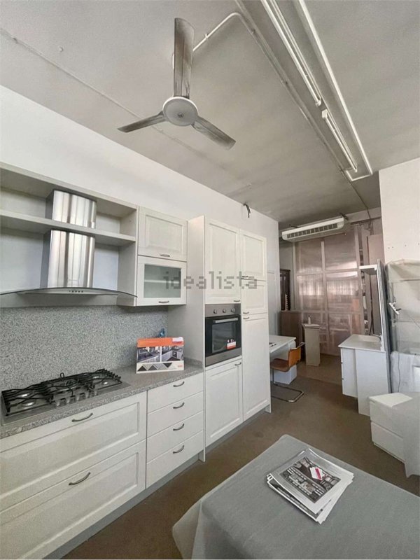 ufficio in vendita a Carugo