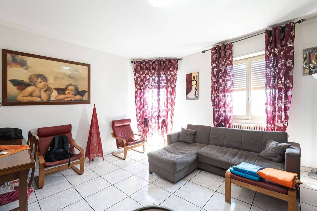 appartamento in vendita a Carugo