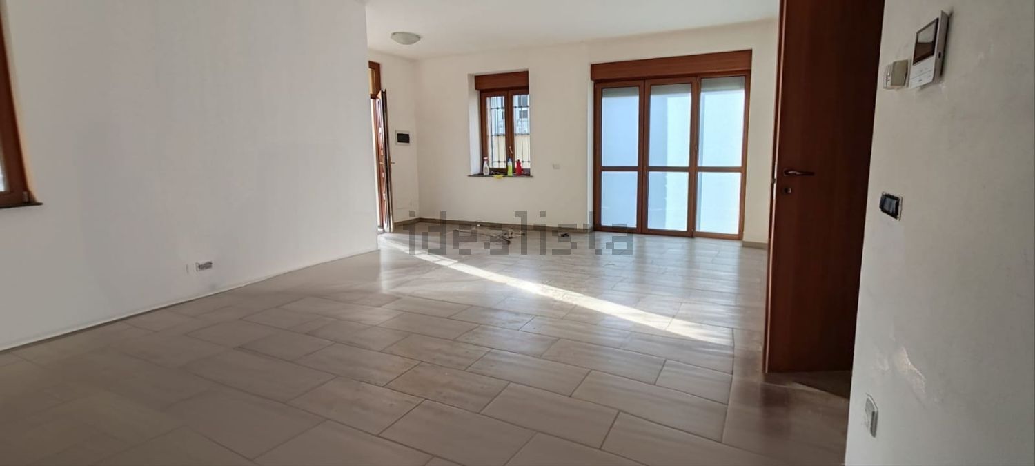 appartamento in vendita a Carugo