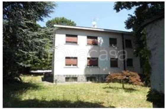 appartamento in vendita a Carugo