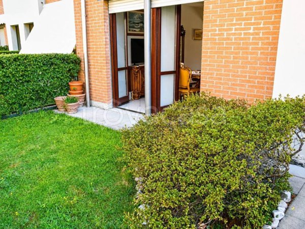 casa indipendente in vendita a Carugo