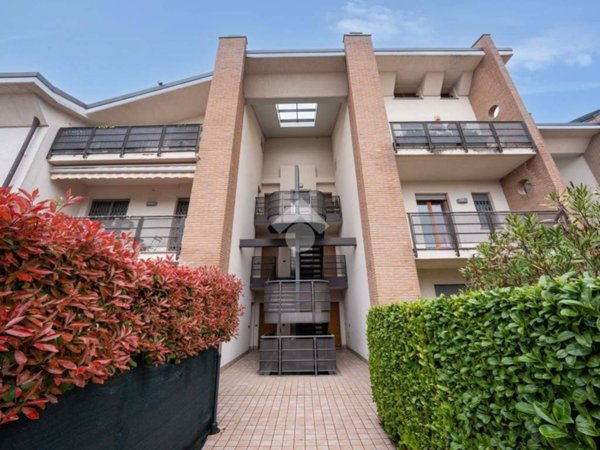 appartamento in vendita a Carugo