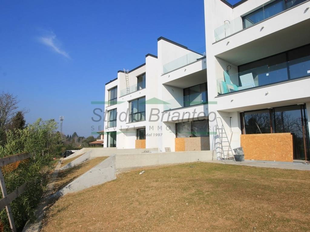 casa indipendente in vendita a Carugo