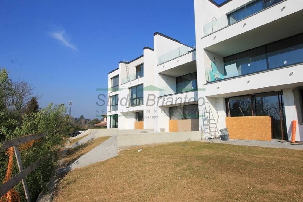 casa indipendente in vendita a Carugo