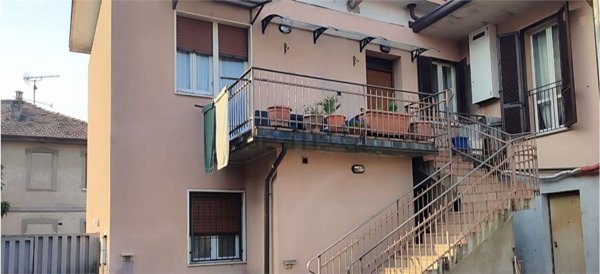 appartamento in vendita a Carugo