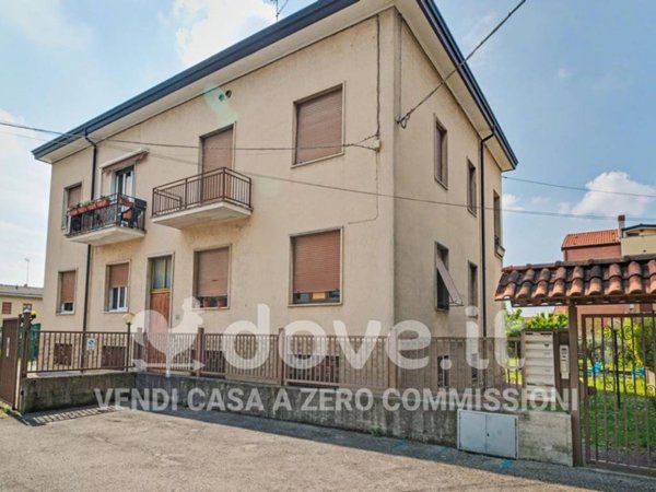 appartamento in vendita a Carugo