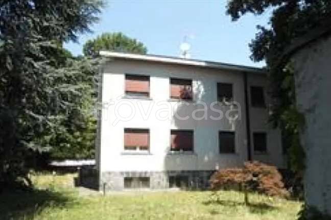 appartamento in vendita a Carugo