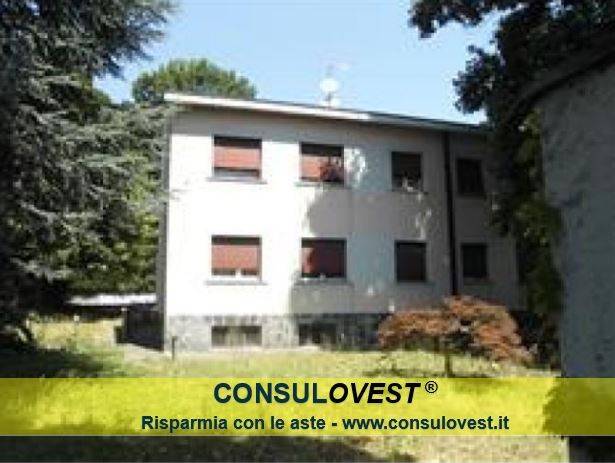 appartamento in vendita a Carugo